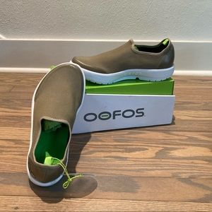 OOFOS OOmg Low Canvas Taupe Size W9.5 (Brand New, never worn!)